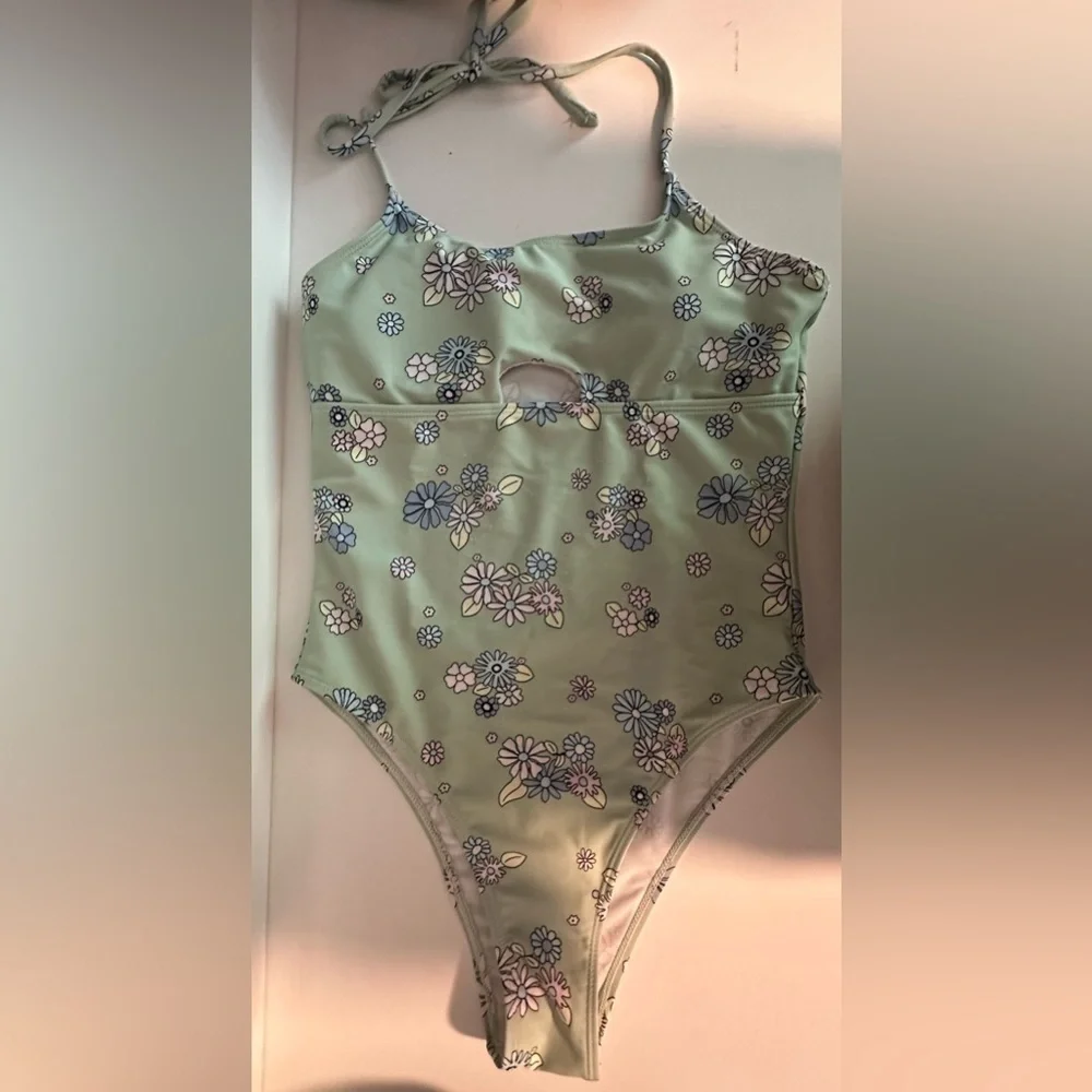 Romwe bathingsuit - Picture 2 of 4